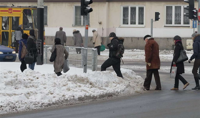 NIEUPRZATNIETE PRZEJSCIA   DLA PIESZYCH