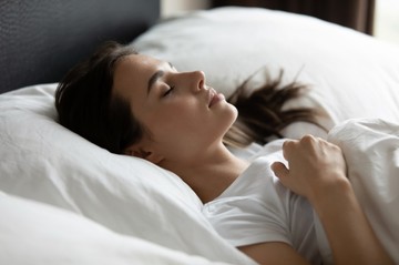 Káros hatással van az agyra az, ha ebben a pózban alszik