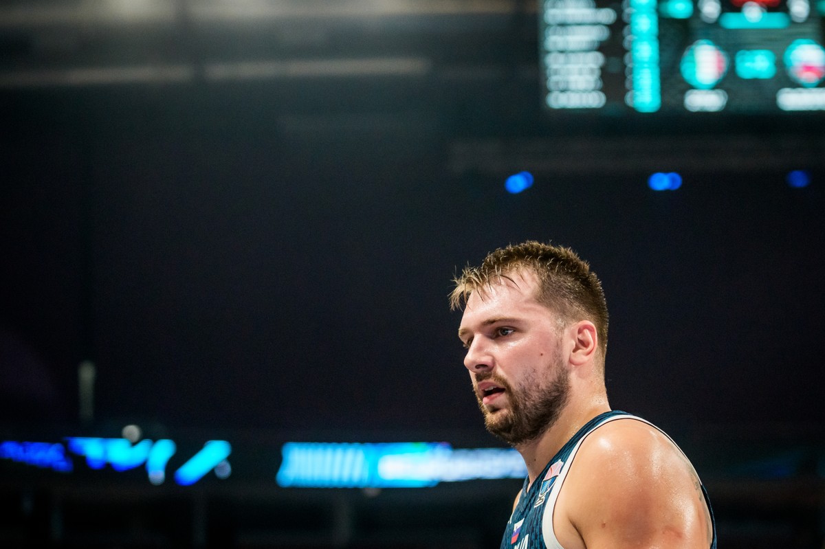 Luka Doncic ukarany grzywną. Słynny koszykarz obraził sędziego