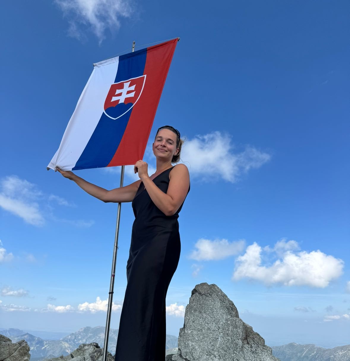 Romana Tabaková absolvovala výstup na Kriváň v poriadne netradičnom oblečení.