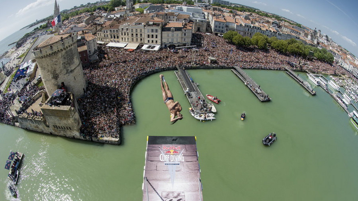 W niedzielę 17 maja we francuskim mieście La Rochelle odbyły się zawody Red Bull Cliff Diving. Krzysiek Kolanus, startujący z dziką kartą, zajął siódme miejsce w La Rochelle. Drugi raz z rzędu triumfował Brytyjczyk Gary Hunt.
