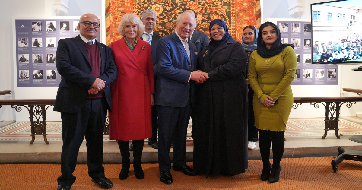 Syrian-artisan-describes-indescribable-feeling-as-King-Charles-handles-his-work