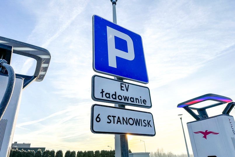 Ładowanie auta elektrycznego, samochód elektryczny