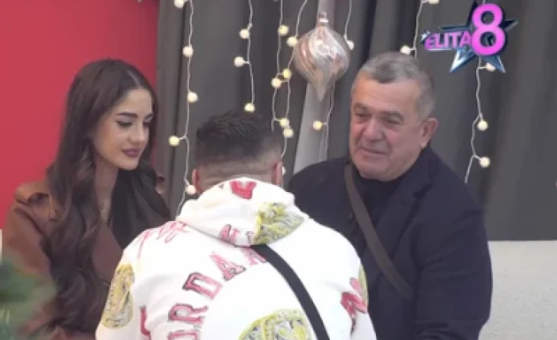 Otac Anđele Đuričić priča sa ćerkom i Marinkovićem