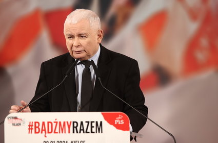 Kaczyński przestrzega przed zmianami w edukacji. "Zapowiedź robienia z Polaków parobków"