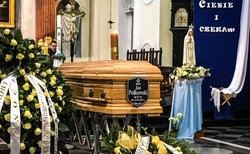 Był elementem warszawskiego folkloru. Rodzina i bliscy pożegnali Czarnego Romana