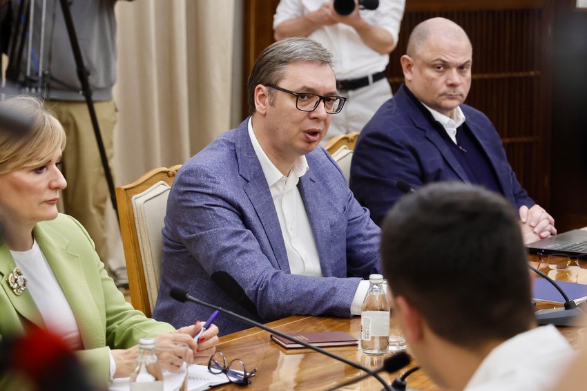 Vučić sa delegacijom studenata koji žele da uče