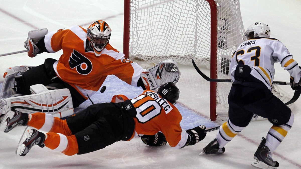 Philadelphia Flyers należy do faworytów Konferencji Wschodniej, ale po dwóch meczach sezonu zasadniczego wciąż nie ma zwycięstwa na swoim koncie. W drugim dniu rozgrywek Lotnicy zostali pokonani przez Buffalo Sabres 5:2. Podobny los spotyka New York Rangers.