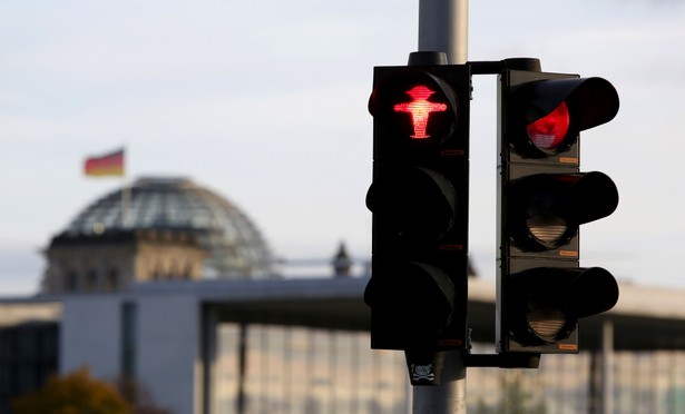 Gdy w maju br. prezydent Ukrainy Wołodymyr Zełenski odwiedził Berlin, niemiecki rząd obiecał mu przekazanie uzbrojenia o wartości 2,4 mld euro, które miało być dostarczone tak szybko, jak to możliwe. Ukraina do tej pory nie otrzymała niemal nic z tego pakietu