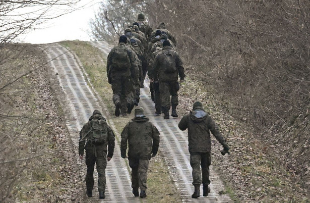 Żołnierze w miejscowości Sosnowa Dębowa w woj. lubelskim