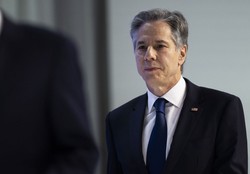 Blinken pozostał na lotnisku. Boeing, którym miał wrócić z Davos, miał wyciek...