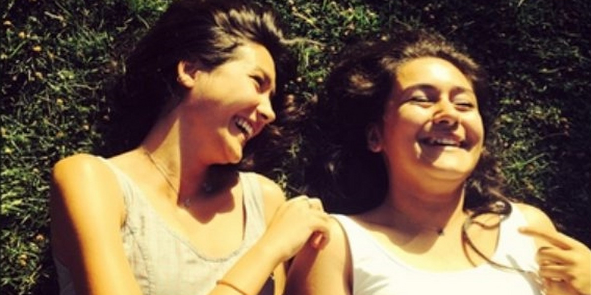 Uśmiechnięte kobiety na Instagramie