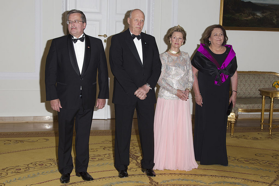 Król Harald V i królowa Sonja oraz Bronisław i Anna Komorowscy