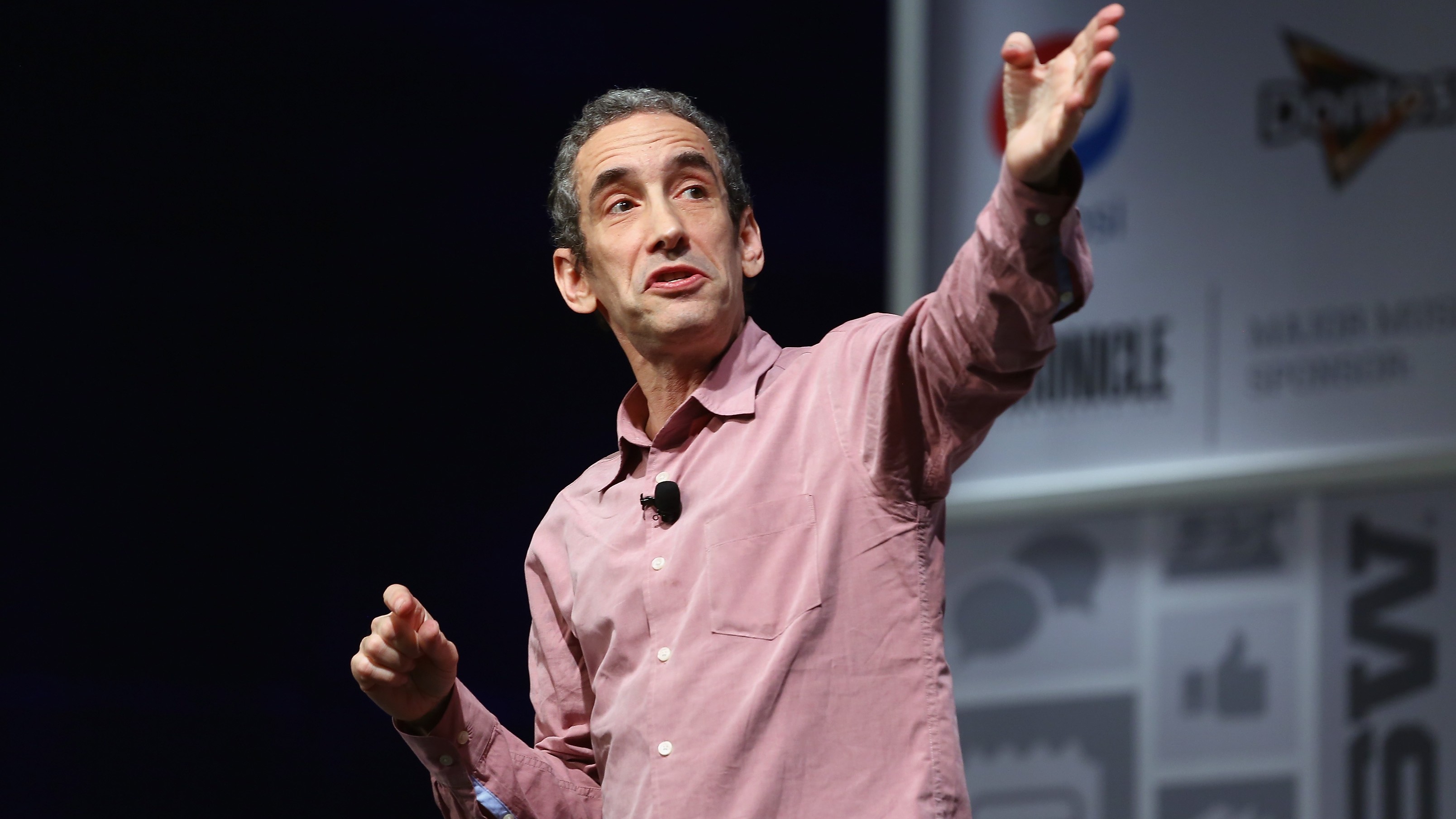 Douglas Rushkoff, unul dintre cei mai influenți gânditori ai lumii: „O parte din tendința periculoasă spre naționalism e rezultat al impactului tehnologiei digitale”