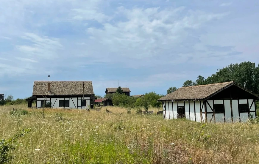 Imanje u Lisovićima, "Farma"