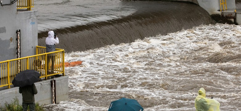 Śląskie. Niebezpieczna substancja w wodzie z kranu po powodzi