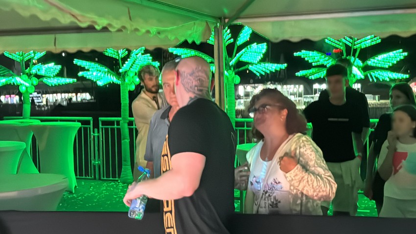 Desingeria sa roditeljima na nastupu