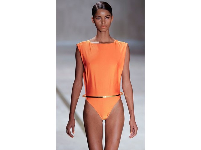 Kolorowe makijaże: zobacz zdjęcia z wybiegu!