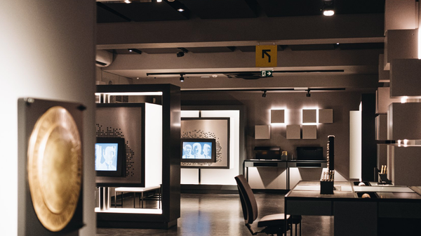 Centrum Szyfrów Enigma mieści się w Poznaniu przy ul. Św. Marcin 78, w gmachu Collegium Martineum