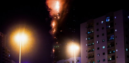 Potężny pożar wieżowca w Zjednoczonych Emiratach Arabskich. Są ranni. FILM