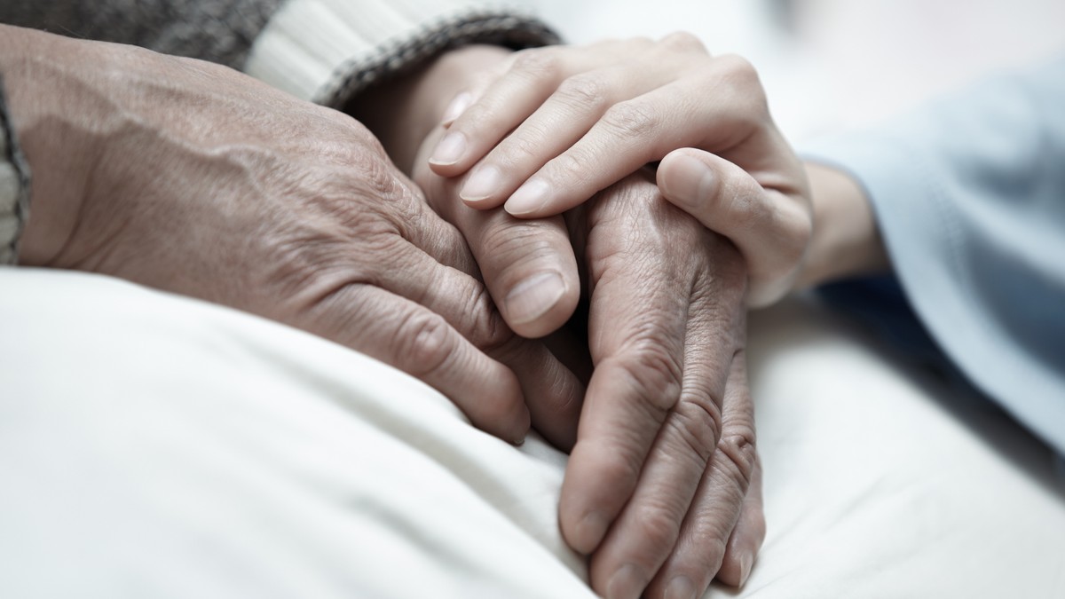 Medicinska sestra otkrila šta joj je jedan od najbogatijih ljudi rekao na samrti