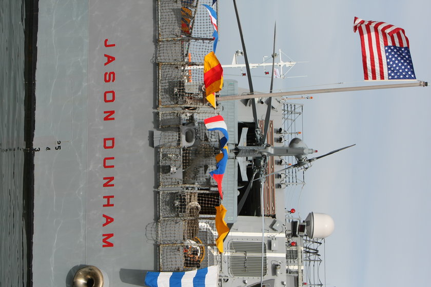 Amerykański niszczyciel rakietowy cumuje w Gdyni