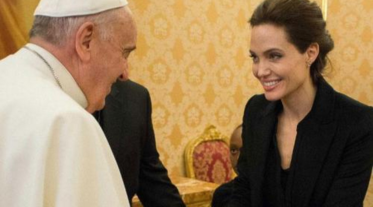Ferenc pápa fogadta Angelina Jolie-t - fotók!