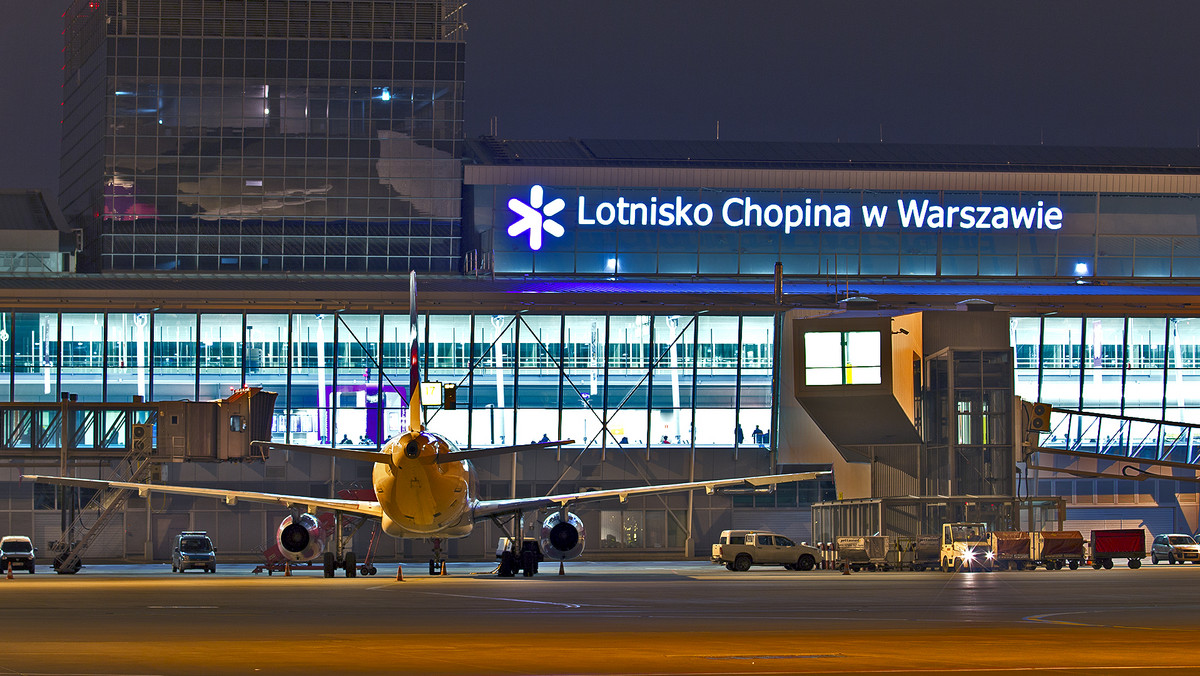 Samolot PLL LOT w trybie emergency lądował w czwartek na warszawskim Lotnisku Chopina, gdyż załoga wcześniej zgłosiła problemy z podwoziem samolotu - poinformował dyrektor komunikacji korporacyjnej LOT Adrian Kubicki. Maszyna wylądowała bezpiecznie - dodał.