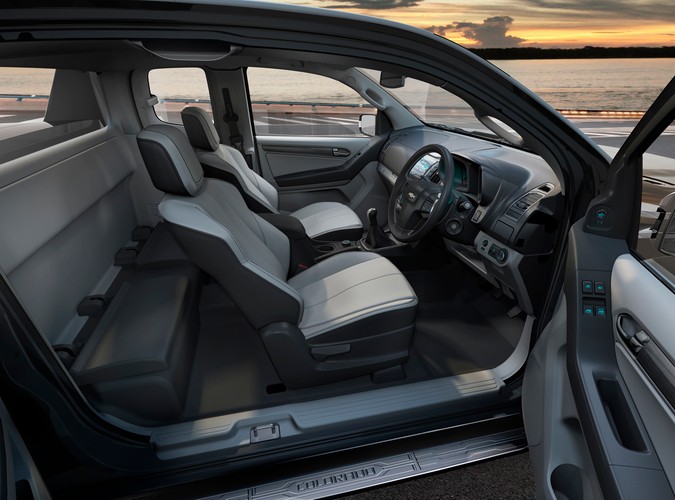 Chevrolet Colorado wejdzie do sprzedaży w Tajlandii w tym roku, zaś na pozostałe rynki zostanie prawdopodobnie wprowadzone w roku 2012...