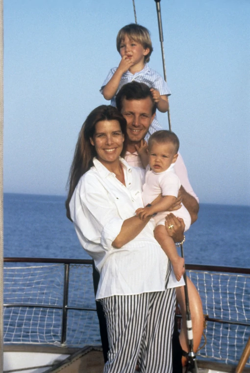 księżniczka Karolina i Stefano Casiraghi z dziećmi