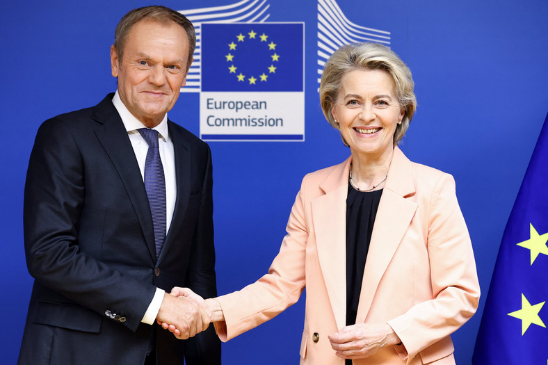 Donald Tusk oraz przewodnicząca Komisji Europejskiej Ursula von der Leyen w Brukseli, 25 października 2023 r.