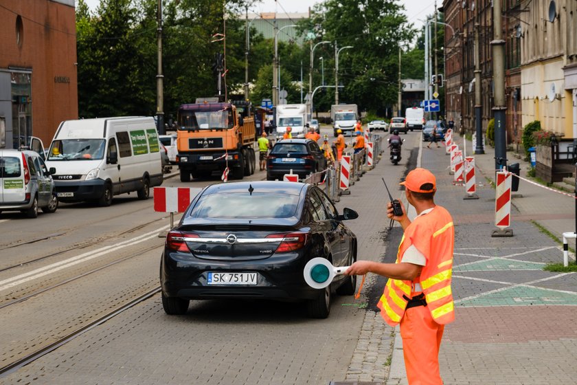 Prace  na Gliwickiej są związane z budową nowych przyłączy tramwajowych