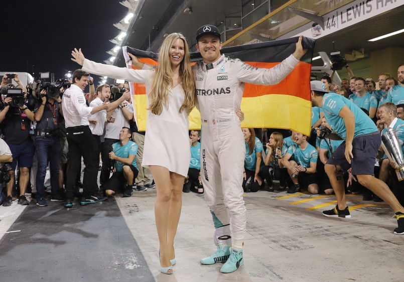 Rosberg swój sukces świętował ze swoją piękną małżonką