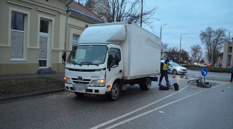 A baleset helyszíne, a hajdúböszörményi Kálvin-tér /Fotó: Police.hu