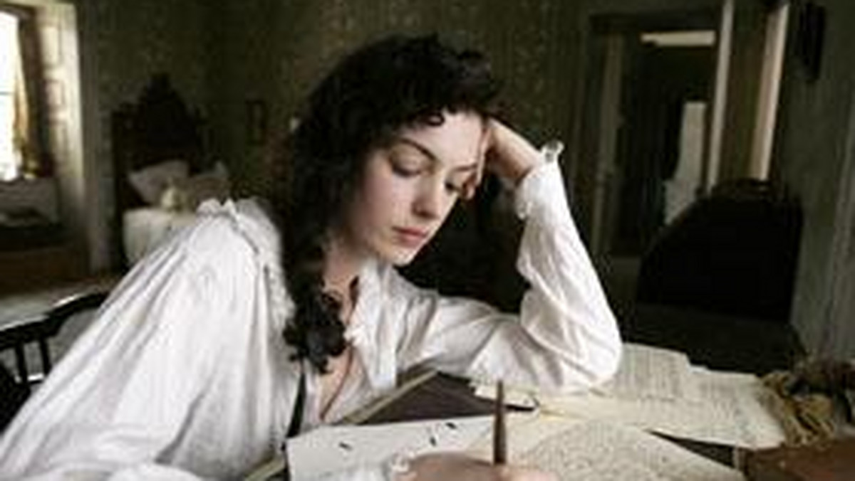 Aktorka Anne Hathaway wierzy, że zawdzięcza rolę Jane Austen w filmie "Zakochana Jane" swojemu psu, który zatruł się kapciem hotelowym.