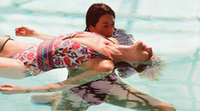 A lányaimmal próbáltam ki a stresszoldó lebegtetést és mintha kicseréltek volna minket - az Aquatic Bodywork-öt receptre kell felírni