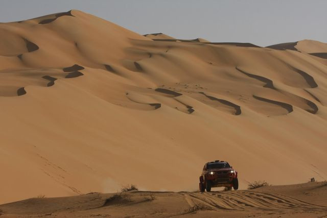 Abu Dhabi Desert Challenge 2010: Rafał Sonik rozpoczyna sezon rajdowy