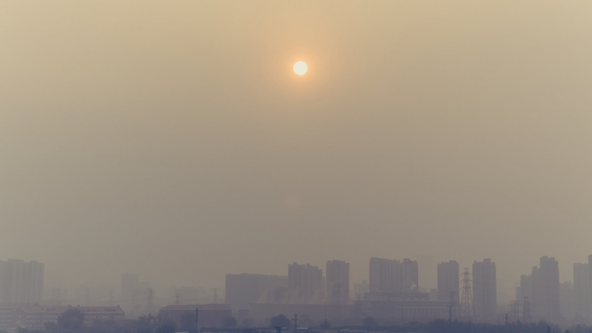 Smog ponownie tej zimy przekroczył dopuszczalne normy w wielu miastach centralnej i południowej Polski. Najgorszy stan i jakość powietrza w Polsce występuje obecnie w Małopolsce - wynika z pomiarów Airly.