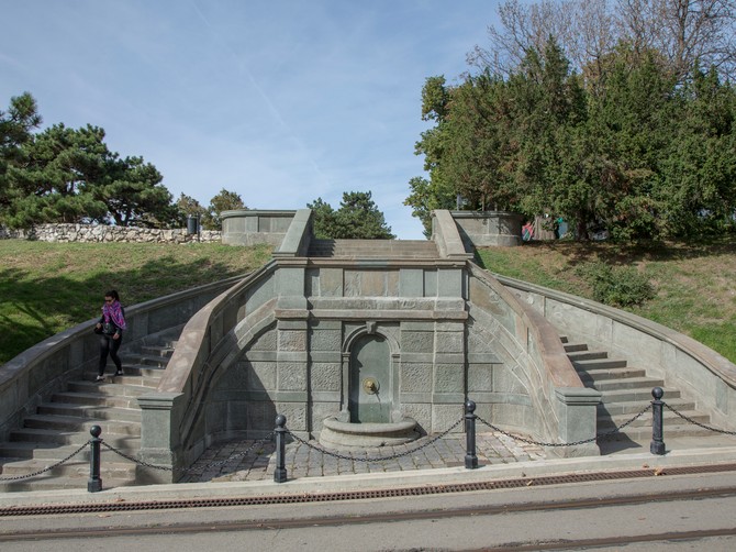 Iz Francuske ulice na Kalemegdan se ulazi stazom koju je napravila Jelisaveta Načić 
