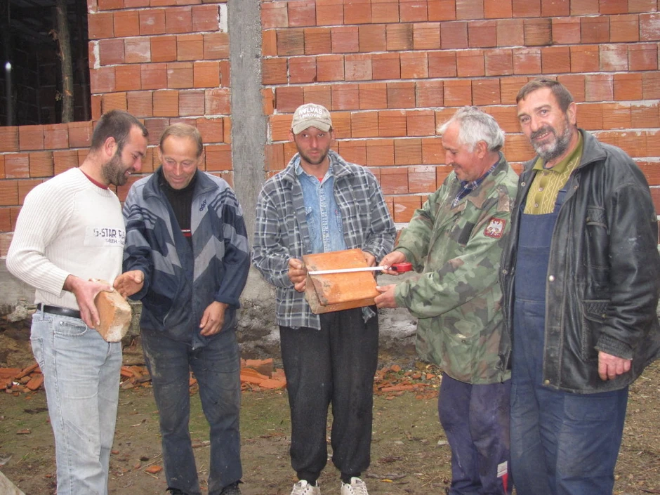 Komšije kažu da je Boban svima pomagao, pa mu sad svi uzvraćaju