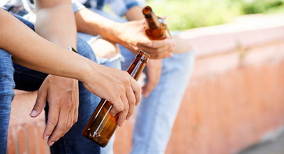 Spożywanie alkoholu w miejscu publicznym. Jakie są maksymalne kwoty mandatów?