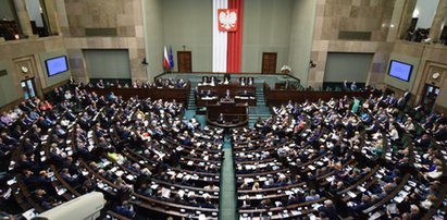 Czeka na to cały kraj. Sejm podjął decyzję, ale to jeszcze nie koniec. A Zjednoczona Prawica już nie taka zjednoczona