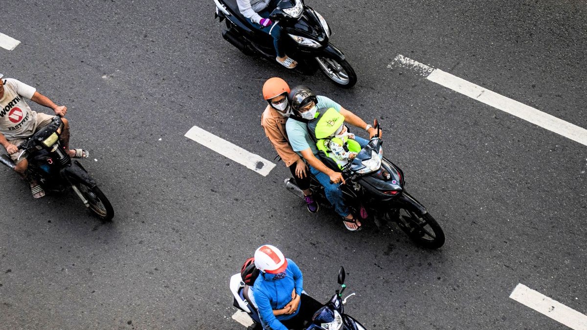 Îți alegi prima motocicletă? Uite de ce greutatea poate conta mai mult decât crezi, mai ales la viteze mici