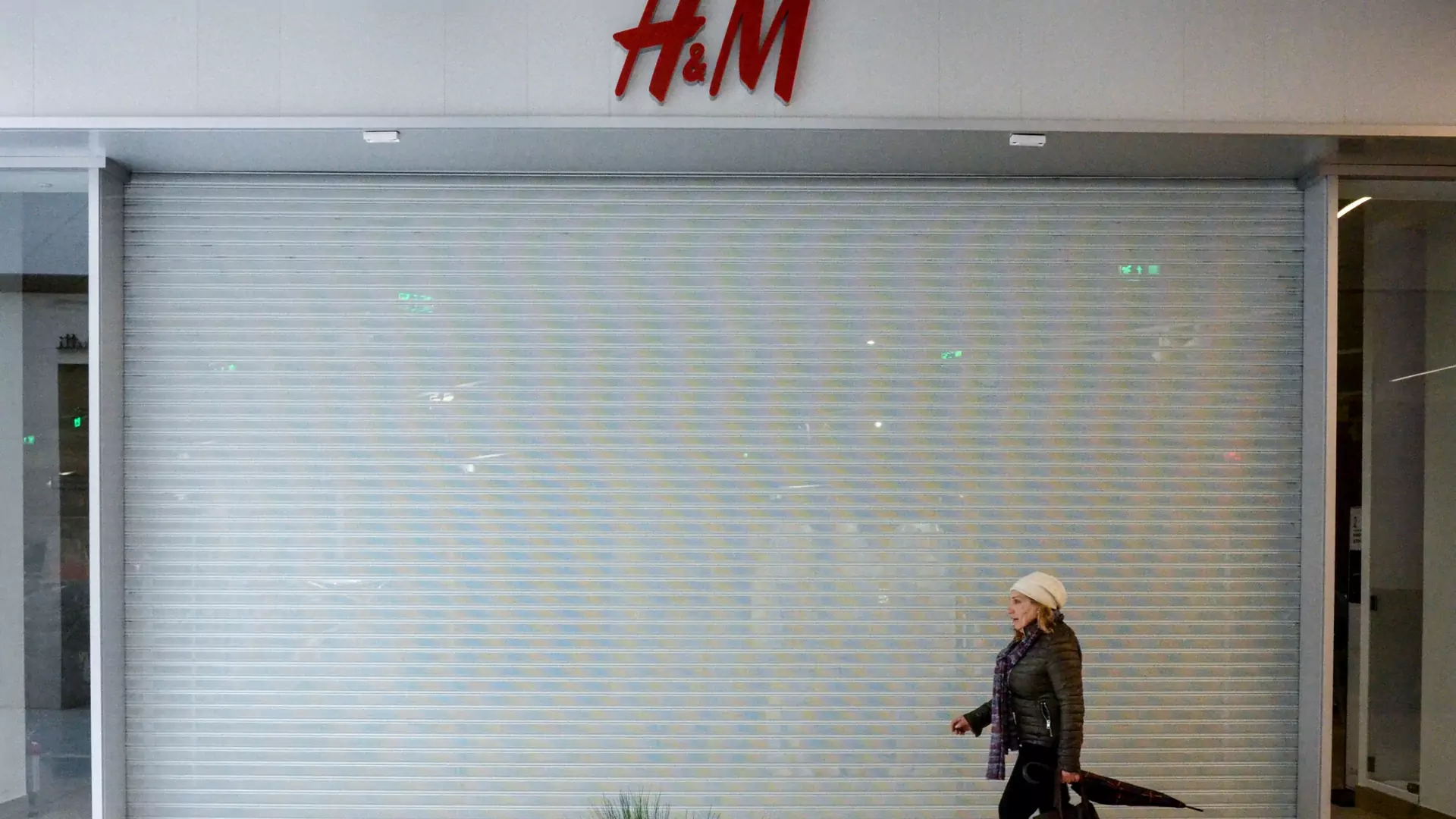 Rosjanin pozwał H&M. Absurdalny powód. "Nikt nie ma prawa naruszać zaspokajania potrzeb" 
