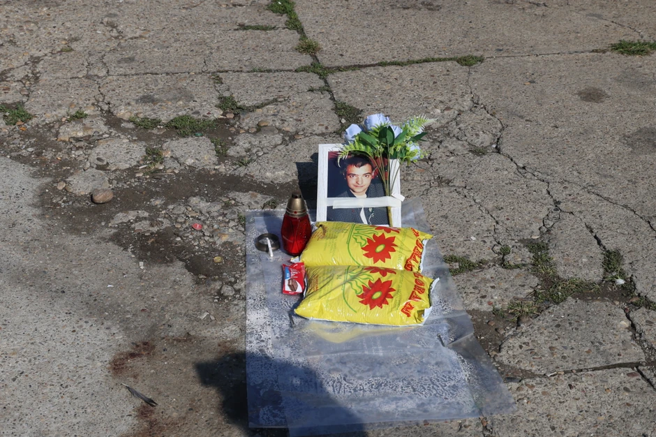 Na mestu ubistva postavljena Aleksandrova fotografija 