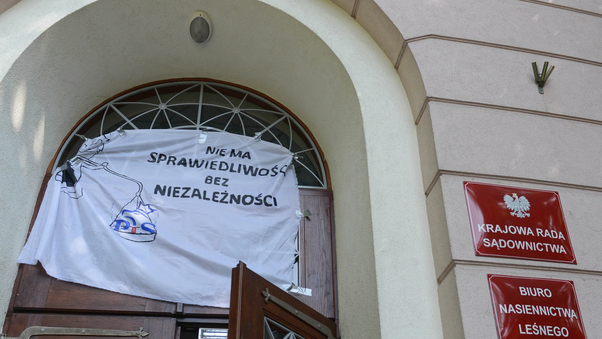 Warszawa: "Wszyscy pod KRS!". Poparcie dla sędziów 