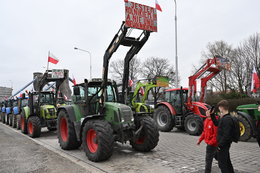 Rolnicy zablokują centrum dystrybucji Biedronki. "Sprowadza towar z Ukrainy"