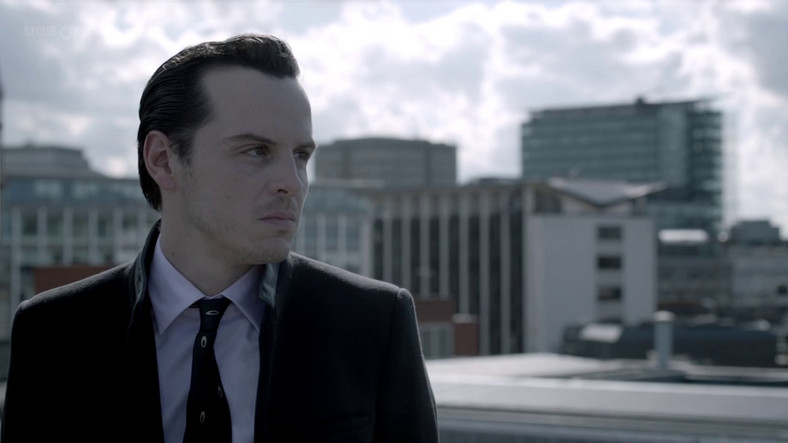 Andrew Scott jako Moriarty w serialu "Sherlock"