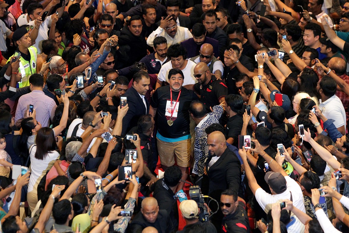 Diego Maradona musi się pilnie poddać operacji. Choroba jest bardzo zaawansowana i powoduje ogromny ból