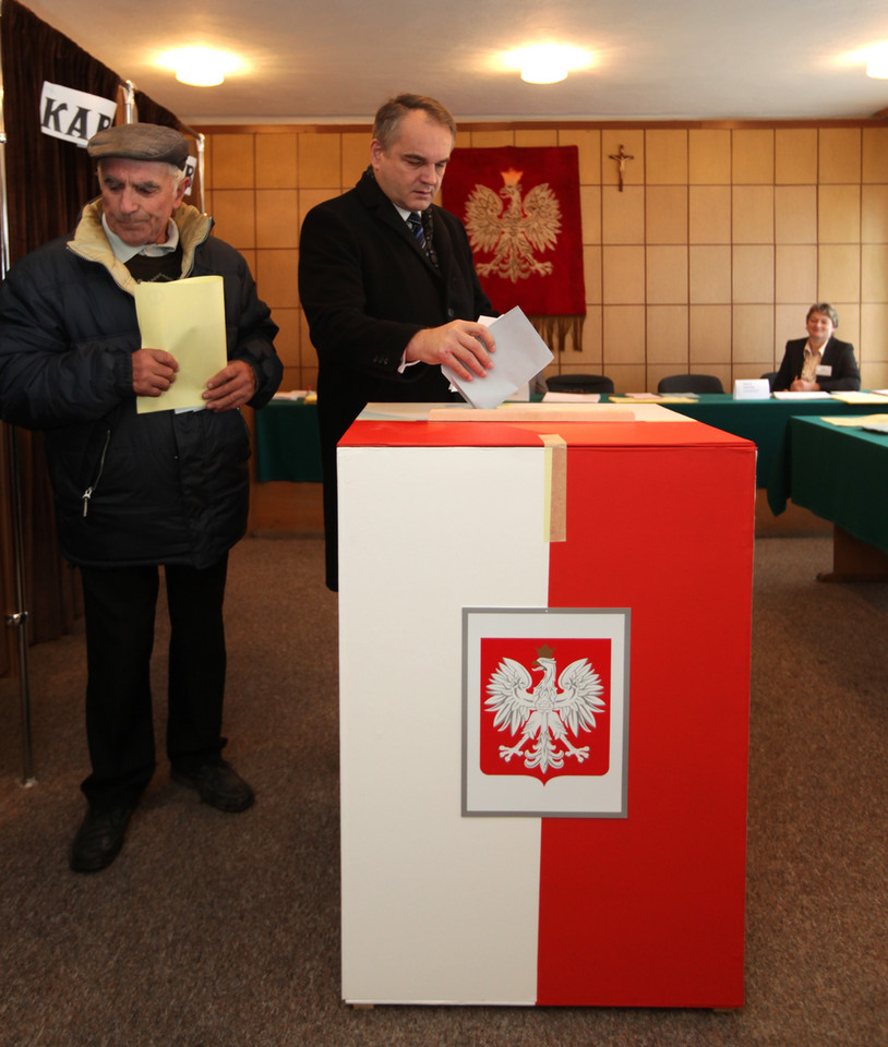 Waldemar Pawlak zagłosował w Pacynie, fot. PAP/ Grzegorz Michałowski